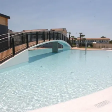 Cozy In A With Swimming Pool *